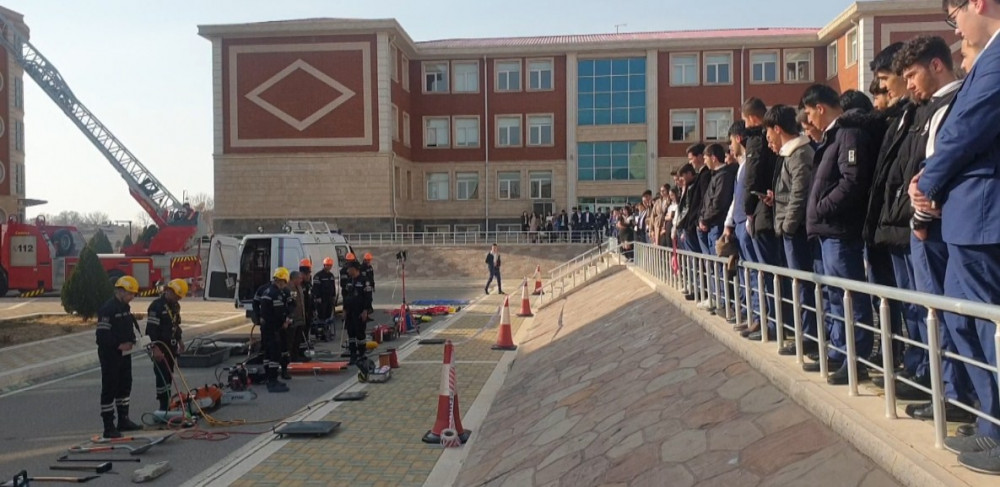 “Naxçıvan” Universitetində Ümumdünya Mülki Müdafiə Gününə həsr olunan konfrans keçirilib<font color=red> - FOTOLAR</font>