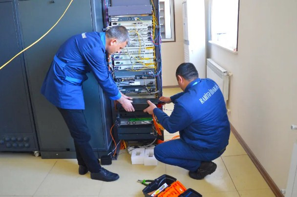 Kəngərlidə internetin keyfiyyətinə görə yeni avadanlıqlar quraşdırılıb<font color=red> - FOTOLAR</font>