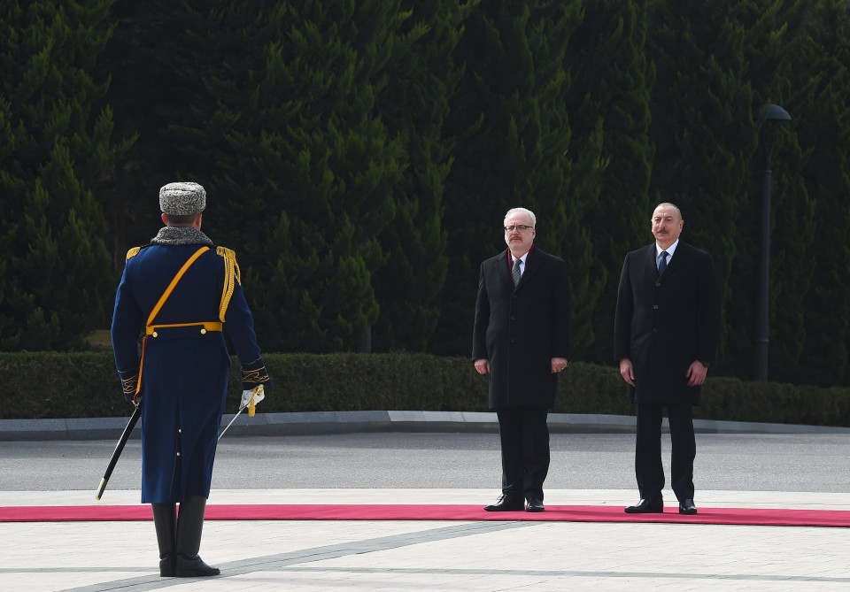 Latviya Prezidenti Egils Levitsin rəsmi qarşılanma mərasimi olub<font color=red> - FOTOLAR</font>
