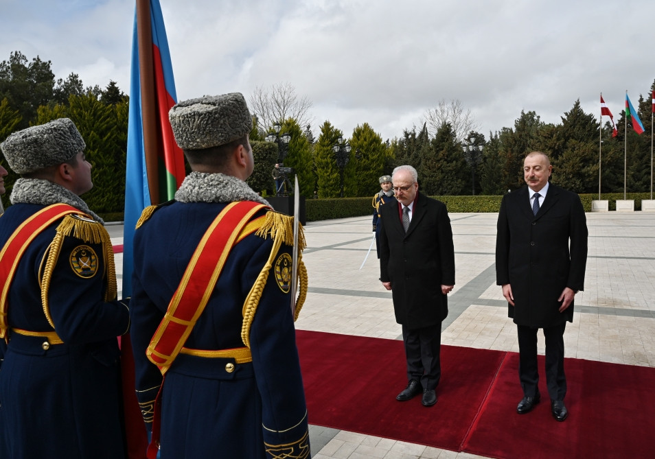 Latviya Prezidenti Egils Levitsin rəsmi qarşılanma mərasimi olub<font color=red> - FOTOLAR</font>