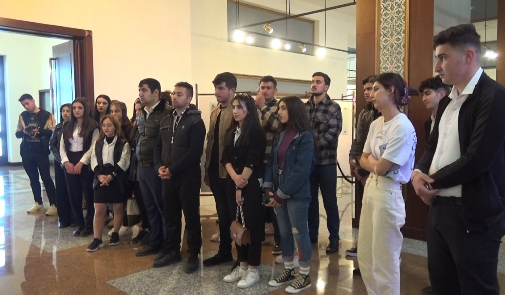 Naxçıvanda könüllü gənclər Heydər Əliyev Muzeyini ziyarət edib<font color=red> - FOTOLAR</font>