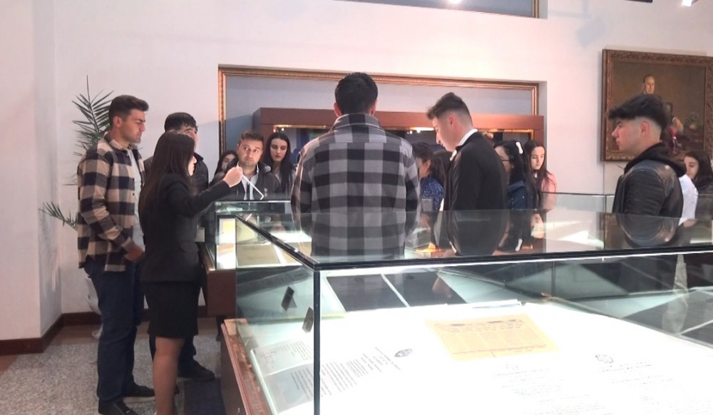 Naxçıvanda könüllü gənclər Heydər Əliyev Muzeyini ziyarət edib<font color=red> - FOTOLAR</font>