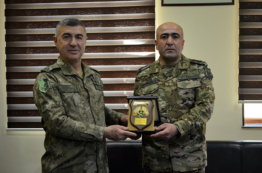 NATO Quru Qoşunları Komandanlığının qərargah rəisi hərbi hissədə olub<font color=red> - FOTOLAR</font>