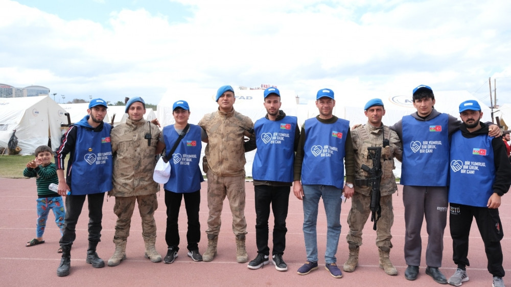 Azərbaycan könüllüləri Türkiyədəki fəaliyyətlərini yekunlaşdırıblar<font color=red> - FOTOLAR</font>