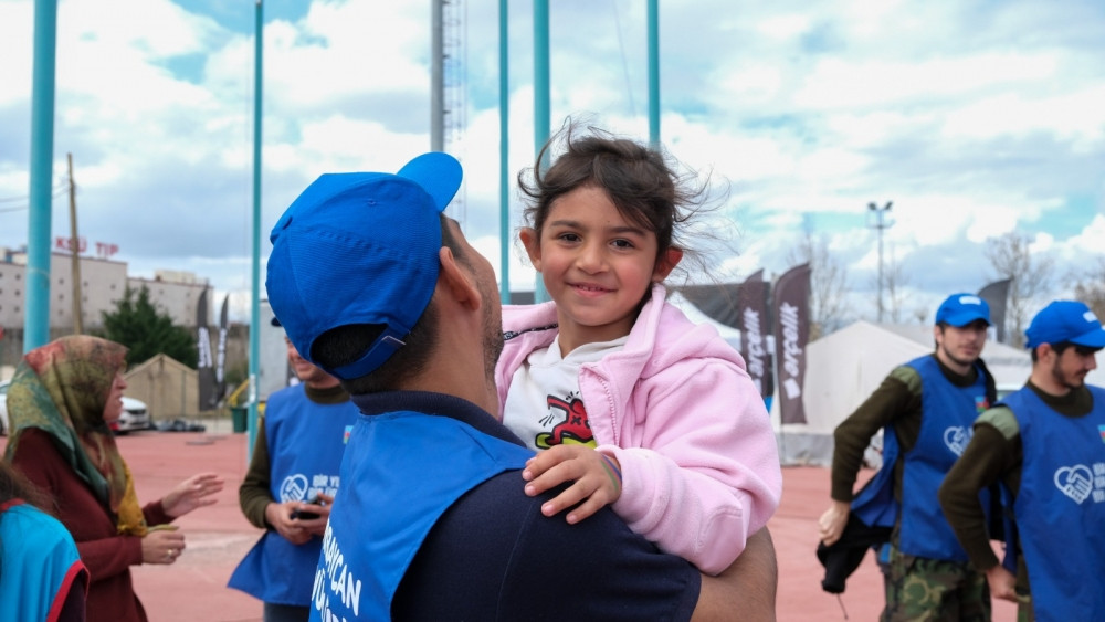 Azərbaycan könüllüləri Türkiyədəki fəaliyyətlərini yekunlaşdırıblar<font color=red> - FOTOLAR</font>