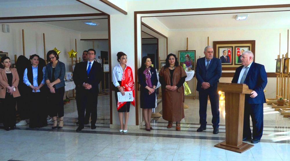 Naxçıvan Müəllimlər İnstitutunun tələbəsi Sara Hüseynlinin fərdi rəsm sərgisi açılıb<font color=red> - FOTOLAR</font>