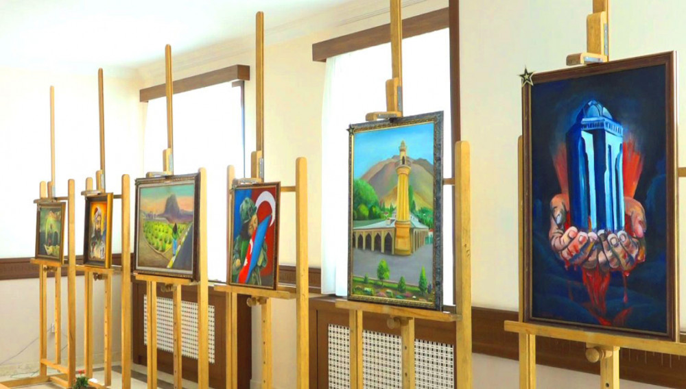 Naxçıvan Müəllimlər İnstitutunun tələbəsi Sara Hüseynlinin fərdi rəsm sərgisi açılıb<font color=red> - FOTOLAR</font>