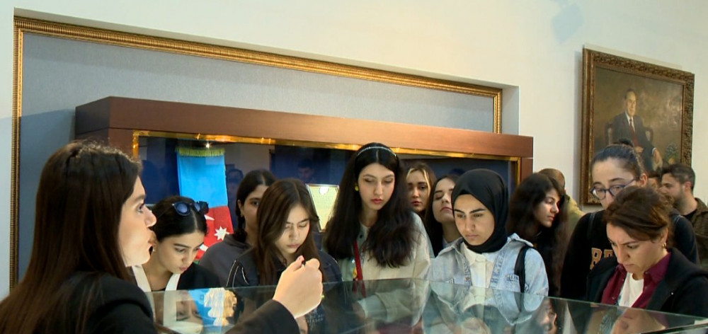 <strong>“Naxçıvan” Universitetində təhsil alan əcnəbi tələbələr Heydər Əliyev Muzeyində olublar<font color=red> - FOTOLAR</font></strong>