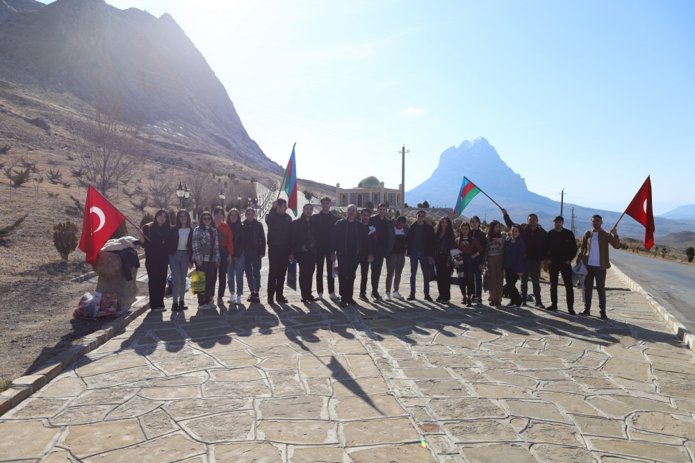 Tələbələr Əlincə qalasına yürüş ediblər<font color=red> - FOTOLAR</font>