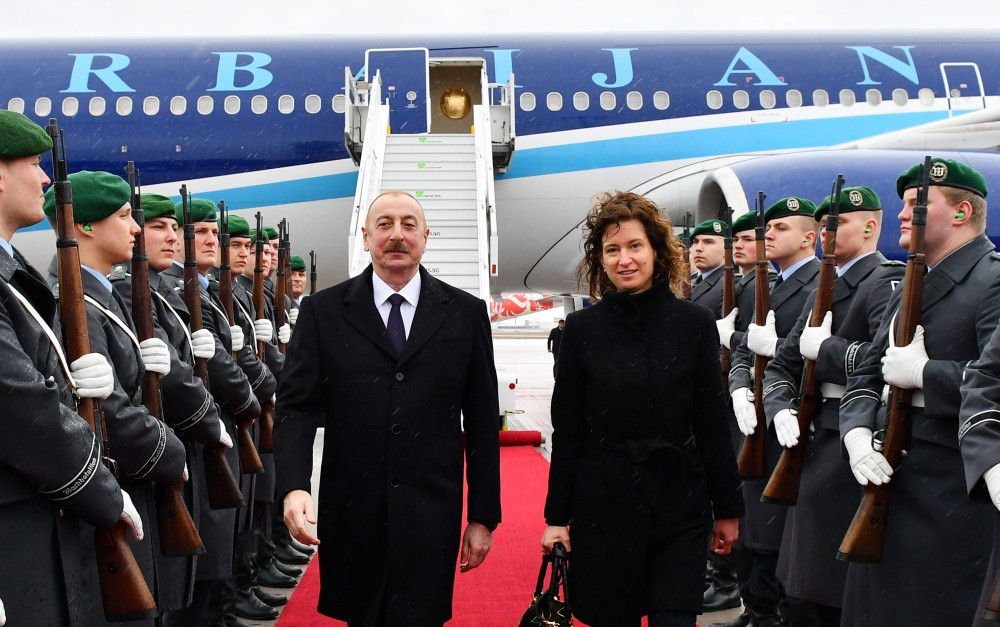 Azərbaycan Prezidenti İlham Əliyev Almaniyaya işgüzar səfərə gedib<font color=red> - FOTOLAR</font>