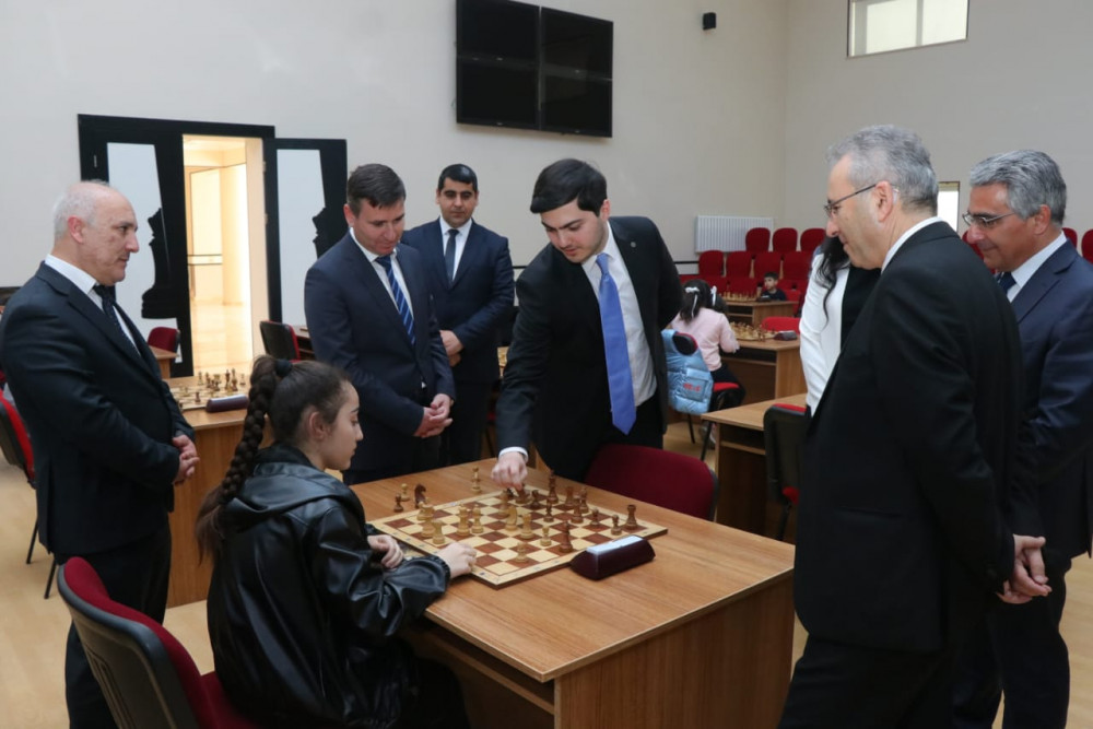 Elm və Təhsil Nazirliyinin nümayəndə heyəti Naxçıvandadır<font color=red> - FOTOLAR</font>