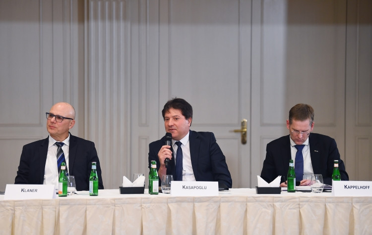 Azərbaycan Prezidenti İlham Əliyevin Almaniya iş adamları ilə görüşü olub<font color='red'> - YENİLƏNİB</font><font color=red> - FOTOLAR</font>