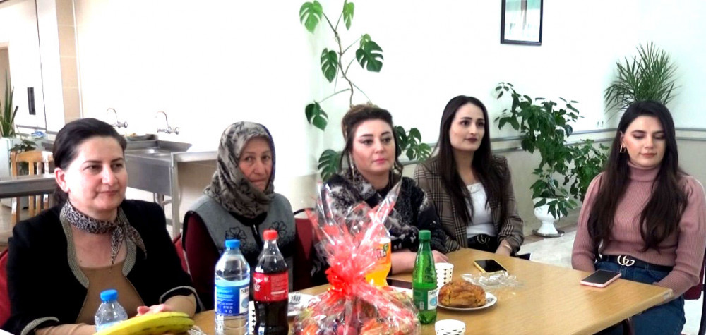 Tələbələr Ahıllar evi sakinlərinə bayram sovqatı aparıblar<font color=red> - FOTOLAR</font>