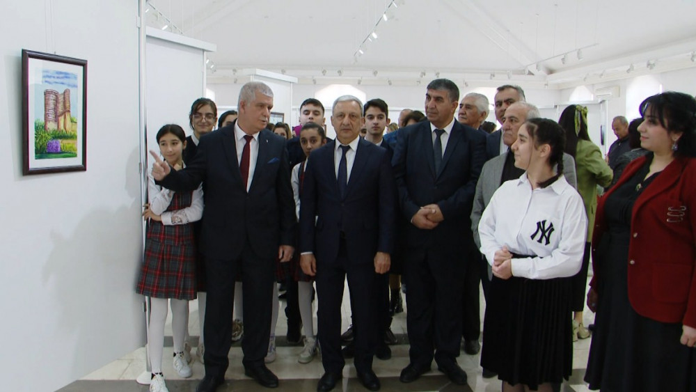 İstedadlı şagird Röya Musayevanın fərdi yaradıcılıq sərgisi açılıb<font color=red> - FOTOLAR</font>