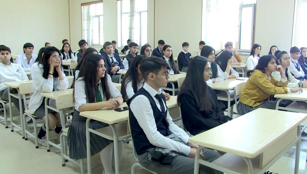 NDU-da “Bir gün tələbə” layihəsinin növbəti tədbiri keçirilib<font color=red> - FOTOLAR</font>