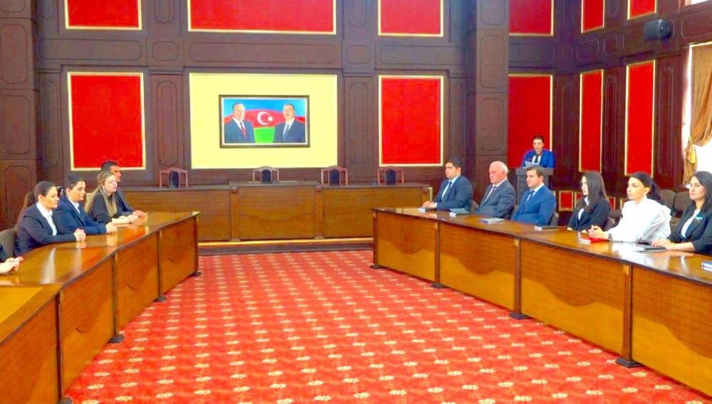 Naxçıvan Şəhər İcra Hakimiyyətində ümummilli liderlə bağlı tədbir keçirilib<font color=red> - FOTOLAR</font>