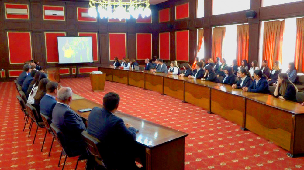 Naxçıvan Şəhər İcra Hakimiyyətində ümummilli liderlə bağlı tədbir keçirilib<font color=red> - FOTOLAR</font>