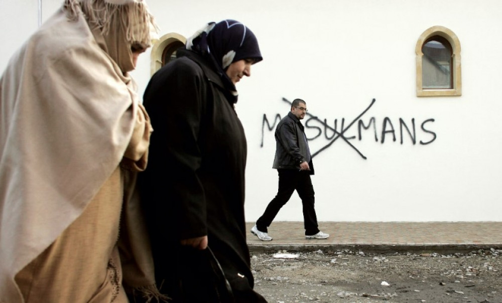 Tolerantlıq, multikulturalizm əvəzinə, irqçilik və diskriminasiyanı seçən Fransada islamofobiya siyasəti<font color=red> - FOTOLAR</font>