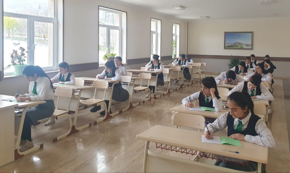 Bu il Naxçıvanda məzunların 96 faizi ali və orta ixtisas təhsili müəssisələrinə sənəd verib<font color=red> - FOTOLAR</font>