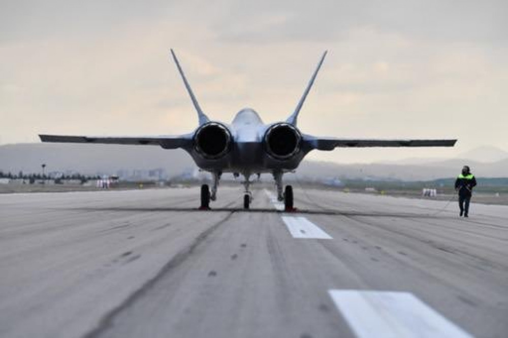 Türkiyənin ilk döyüş təyyarəsi uçuş-enmə zolağında<font color=red> - FOTOLAR</font>