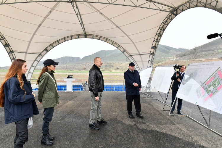 Suqovuşan qəsəbəsində yeni yaşayış məhəlləsinin təməli qoyulub<font color=red> - FOTOLAR</font>