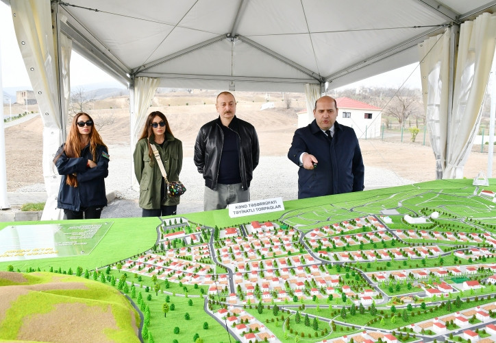 Prezident İlham Əliyev və birinci xanım Mehriban Əliyeva Talış kəndində görülən işlərlə tanış olublar<font color='red'> - YENİLƏNİB</font><font color=red> - FOTOLAR</font>