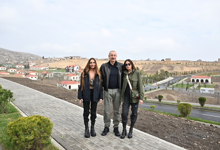 Prezident İlham Əliyev və birinci xanım Mehriban Əliyeva Talış kəndində görülən işlərlə tanış olublar<font color='red'> - YENİLƏNİB</font><font color=red> - FOTOLAR</font>