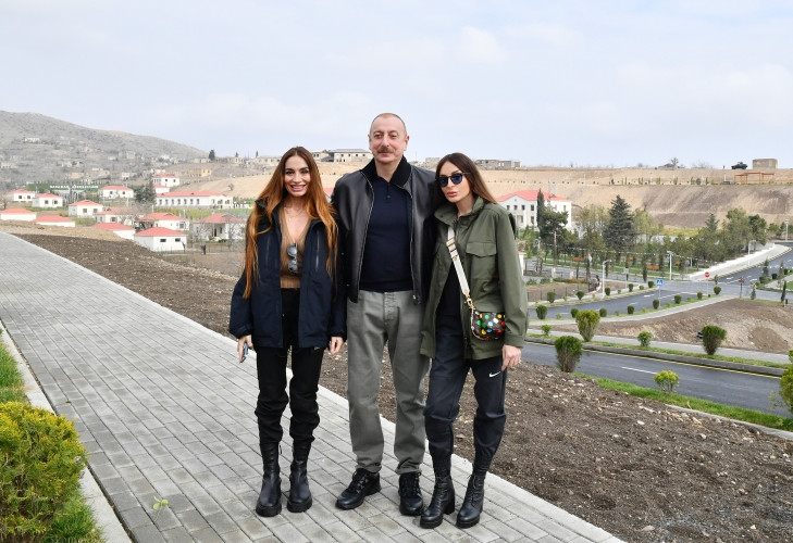 Prezident İlham Əliyev və birinci xanım Mehriban Əliyeva Talış kəndində görülən işlərlə tanış olublar<font color='red'> - YENİLƏNİB</font><font color=red> - FOTOLAR</font>