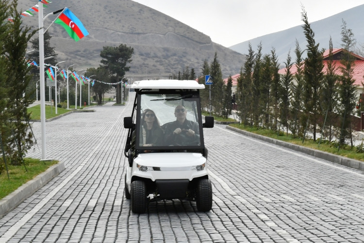 Prezident İlham Əliyev və birinci xanım Mehriban Əliyeva Talış kəndində görülən işlərlə tanış olublar<font color='red'> - YENİLƏNİB</font><font color=red> - FOTOLAR</font>