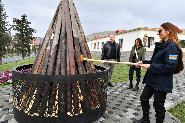 Prezident İlham Əliyev və birinci xanım Mehriban Əliyeva Talış kəndində görülən işlərlə tanış olublar<font color='red'> - YENİLƏNİB</font><font color=red> - FOTOLAR</font>