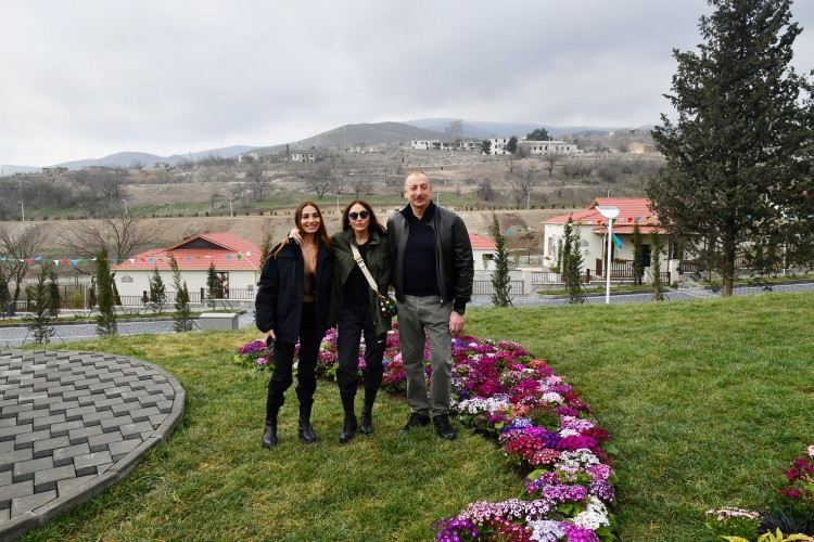 Prezident İlham Əliyev və birinci xanım Mehriban Əliyeva Talış kəndində görülən işlərlə tanış olublar<font color='red'> - YENİLƏNİB</font><font color=red> - FOTOLAR</font>