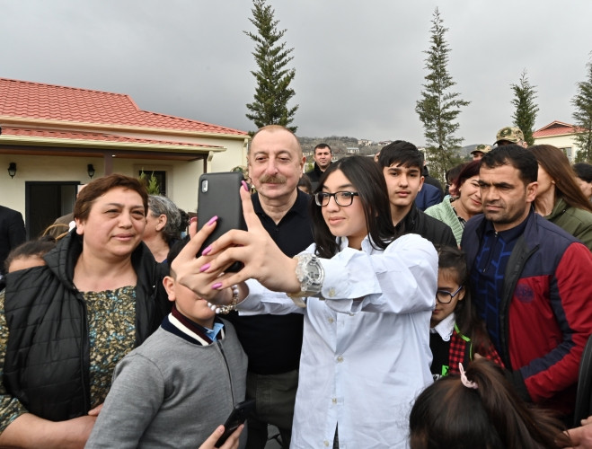 Prezident İlham Əliyev və birinci xanım Mehriban Əliyeva Talış kəndində görülən işlərlə tanış olublar<font color='red'> - YENİLƏNİB</font><font color=red> - FOTOLAR</font>