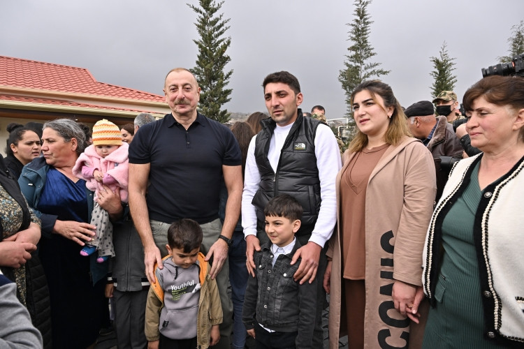 Prezident İlham Əliyev və birinci xanım Mehriban Əliyeva Talış kəndində görülən işlərlə tanış olublar<font color='red'> - YENİLƏNİB</font><font color=red> - FOTOLAR</font>