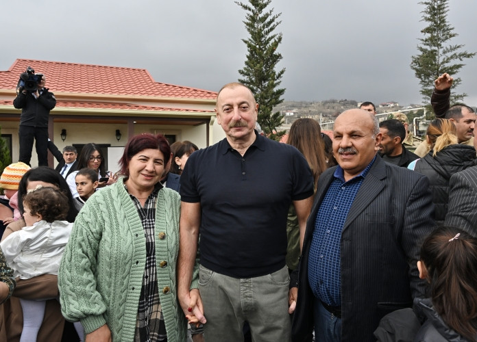 Prezident İlham Əliyev və birinci xanım Mehriban Əliyeva Talış kəndində görülən işlərlə tanış olublar<font color='red'> - YENİLƏNİB</font><font color=red> - FOTOLAR</font>