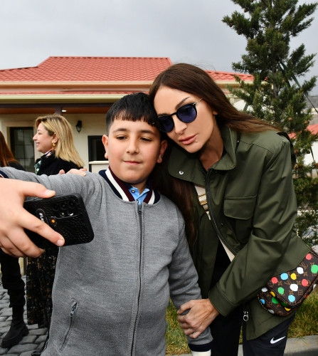 Prezident İlham Əliyev və birinci xanım Mehriban Əliyeva Talış kəndində görülən işlərlə tanış olublar<font color='red'> - YENİLƏNİB</font><font color=red> - FOTOLAR</font>