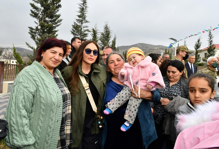 Prezident İlham Əliyev və birinci xanım Mehriban Əliyeva Talış kəndində görülən işlərlə tanış olublar<font color='red'> - YENİLƏNİB</font><font color=red> - FOTOLAR</font>