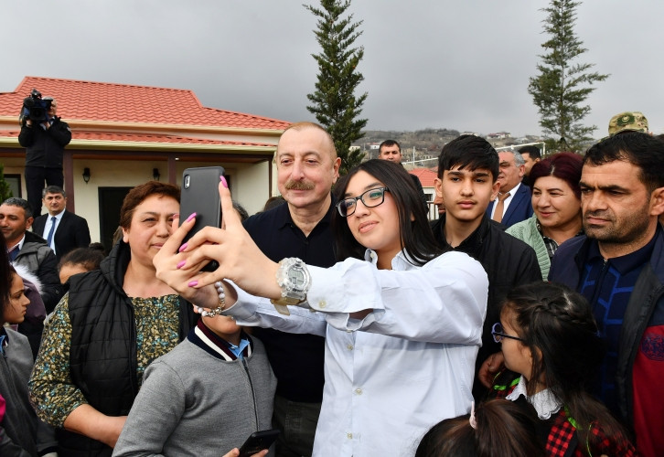 Prezident İlham Əliyev və birinci xanım Mehriban Əliyeva Talış kəndində görülən işlərlə tanış olublar<font color='red'> - YENİLƏNİB</font><font color=red> - FOTOLAR</font>