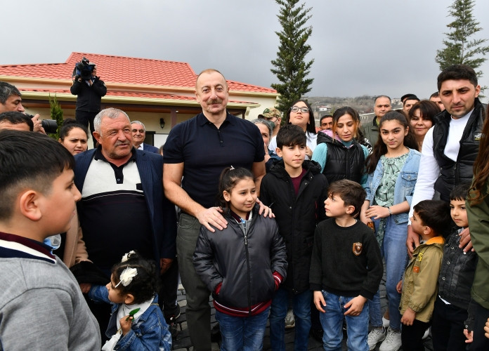 Prezident İlham Əliyev və birinci xanım Mehriban Əliyeva Talış kəndində görülən işlərlə tanış olublar<font color='red'> - YENİLƏNİB</font><font color=red> - FOTOLAR</font>