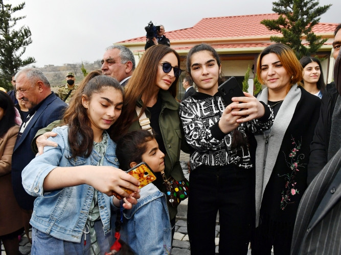 Prezident İlham Əliyev və birinci xanım Mehriban Əliyeva Talış kəndində görülən işlərlə tanış olublar<font color='red'> - YENİLƏNİB</font><font color=red> - FOTOLAR</font>