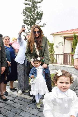 Prezident İlham Əliyev və birinci xanım Mehriban Əliyeva Talış kəndində görülən işlərlə tanış olublar<font color='red'> - YENİLƏNİB</font><font color=red> - FOTOLAR</font>