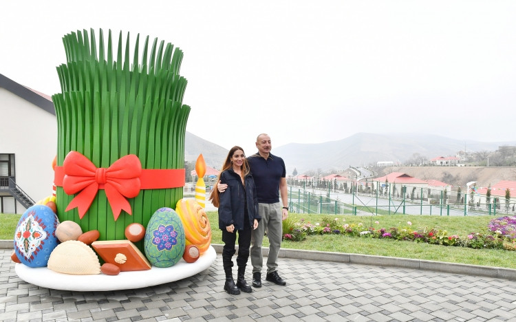 Prezident İlham Əliyev və birinci xanım Mehriban Əliyeva Talış kəndində görülən işlərlə tanış olublar<font color='red'> - YENİLƏNİB</font><font color=red> - FOTOLAR</font>