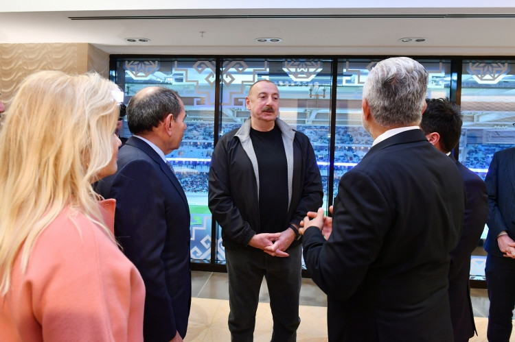 Prezident İlham Əliyev və birinci xanım Mehriban Əliyeva “Qarabağ” və “Qalatasaray” komandaları arasında keçirilən xeyriyyə oyununa baxıblar<font color='red'> - YENİLƏNİB</font><font color=red> - FOTOLAR</font>