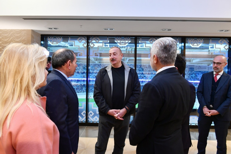 Prezident İlham Əliyev və birinci xanım Mehriban Əliyeva “Qarabağ” və “Qalatasaray” komandaları arasında keçirilən xeyriyyə oyununa baxıblar<font color='red'> - YENİLƏNİB</font><font color=red> - FOTOLAR</font>