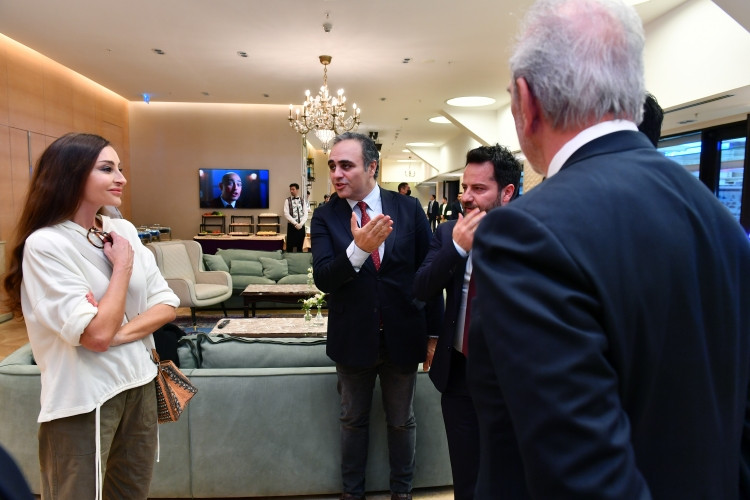 Prezident İlham Əliyev və birinci xanım Mehriban Əliyeva “Qarabağ” və “Qalatasaray” komandaları arasında keçirilən xeyriyyə oyununa baxıblar<font color='red'> - YENİLƏNİB</font><font color=red> - FOTOLAR</font>