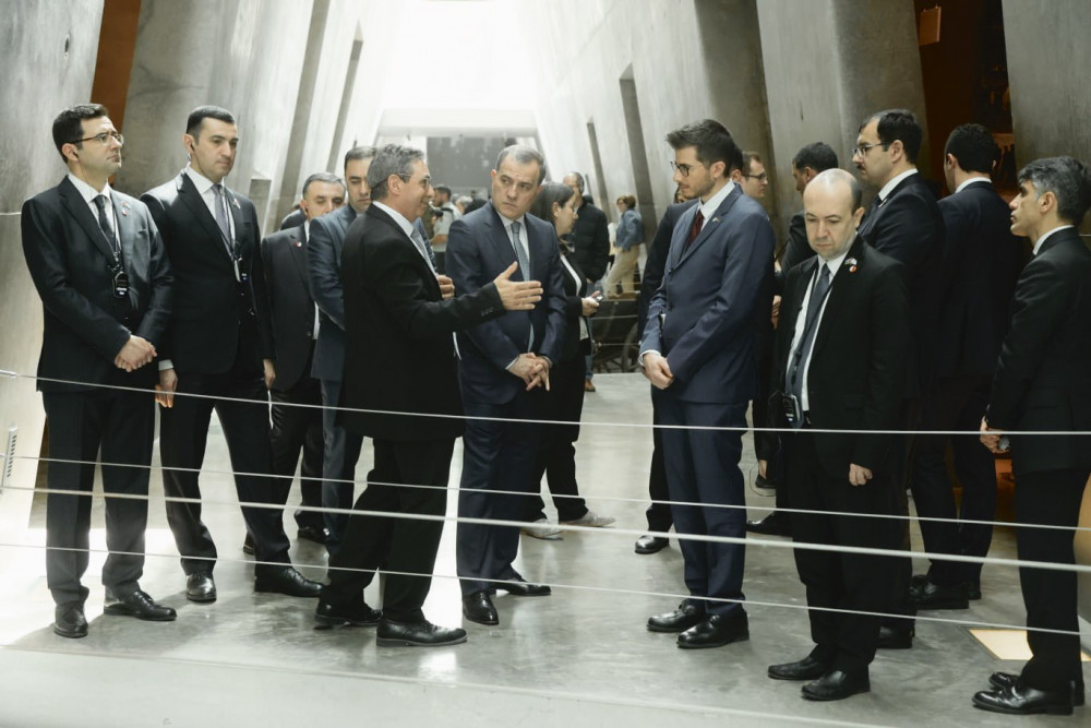 Azərbaycanın XİN rəhbəri Holokost Memorial Kompleksini ziyarət edib<font color=red> - FOTOLAR</font>