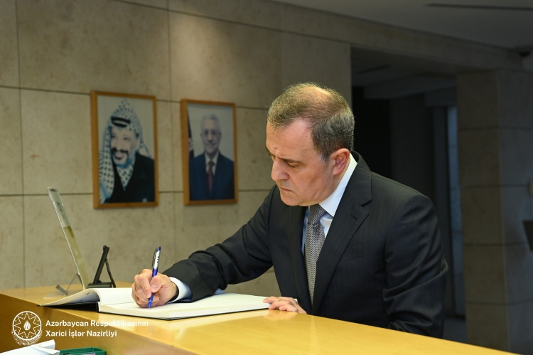 Nazir Ceyhun Bayramov Fələstin azadlıq hərəkatının lideri Yasir Ərafatın ev-muzeyini ziyarət edib<font color=red> - FOTOLAR</font>