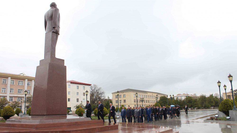 Daşınmaz Əmlak və Torpaq Məsələləri üzrə Dövlət Xidmətinin kollektivi Heydər Əliyev Muzeyini ziyarət edib<font color=red> - FOTOLAR</font>