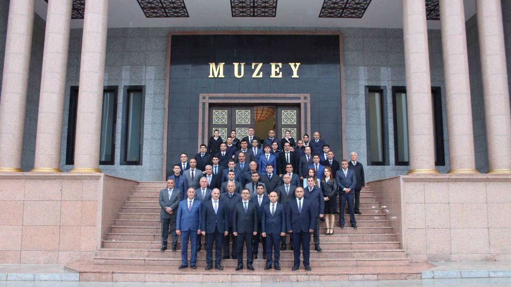 Daşınmaz Əmlak və Torpaq Məsələləri üzrə Dövlət Xidmətinin kollektivi Heydər Əliyev Muzeyini ziyarət edib<font color=red> - FOTOLAR</font>