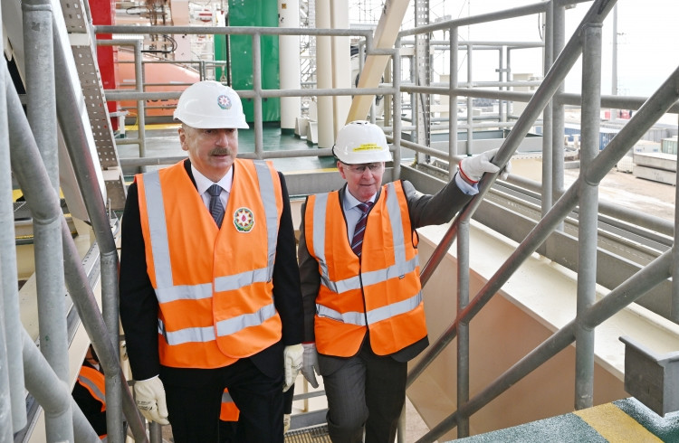 Prezident İlham Əliyev “Azəri-Mərkəzi-Şərqi” platformasının üst modullarının dənizə rəmzi yola salınması mərasimində iştirak edib<font color='red'> - YENİLƏNİB</font><font color=red> - FOTOLAR</font>