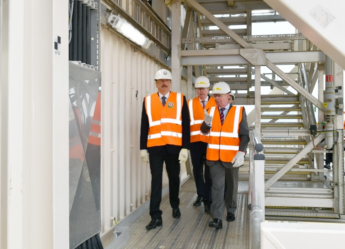 Prezident İlham Əliyev “Azəri-Mərkəzi-Şərqi” platformasının üst modullarının dənizə rəmzi yola salınması mərasimində iştirak edib<font color='red'> - YENİLƏNİB</font><font color=red> - FOTOLAR</font>